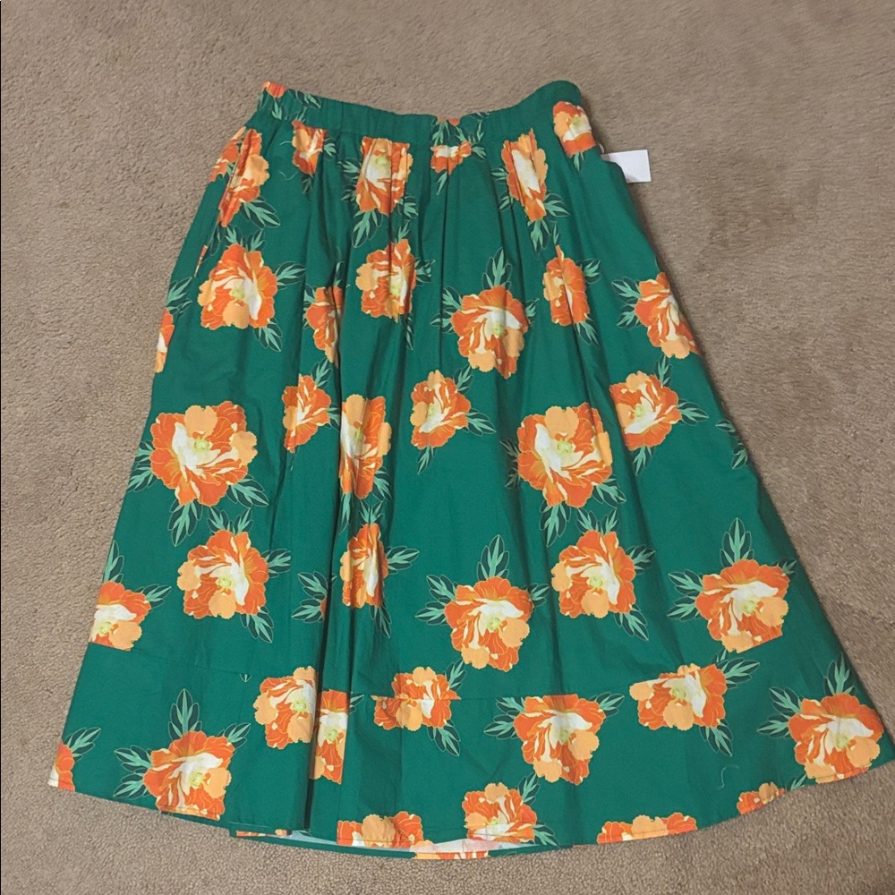 NWT SKIRT